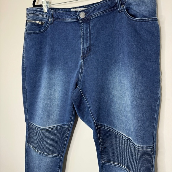 Twentyone Black by rue21 Mid Rise Jegging Flex Moto Jeans 20 - Picture 3 of 9